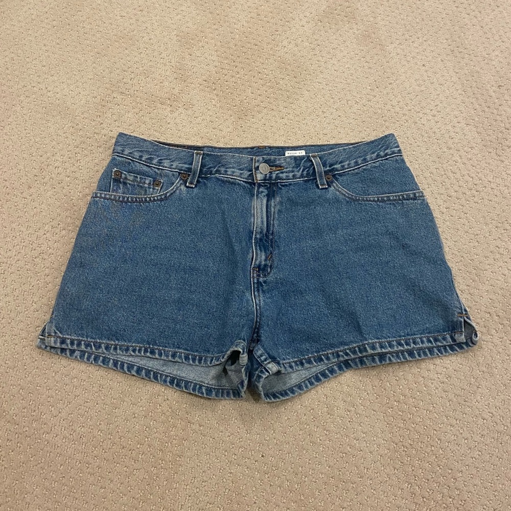 VINTAGE LEVI’S BLUE DENIM SHORTS